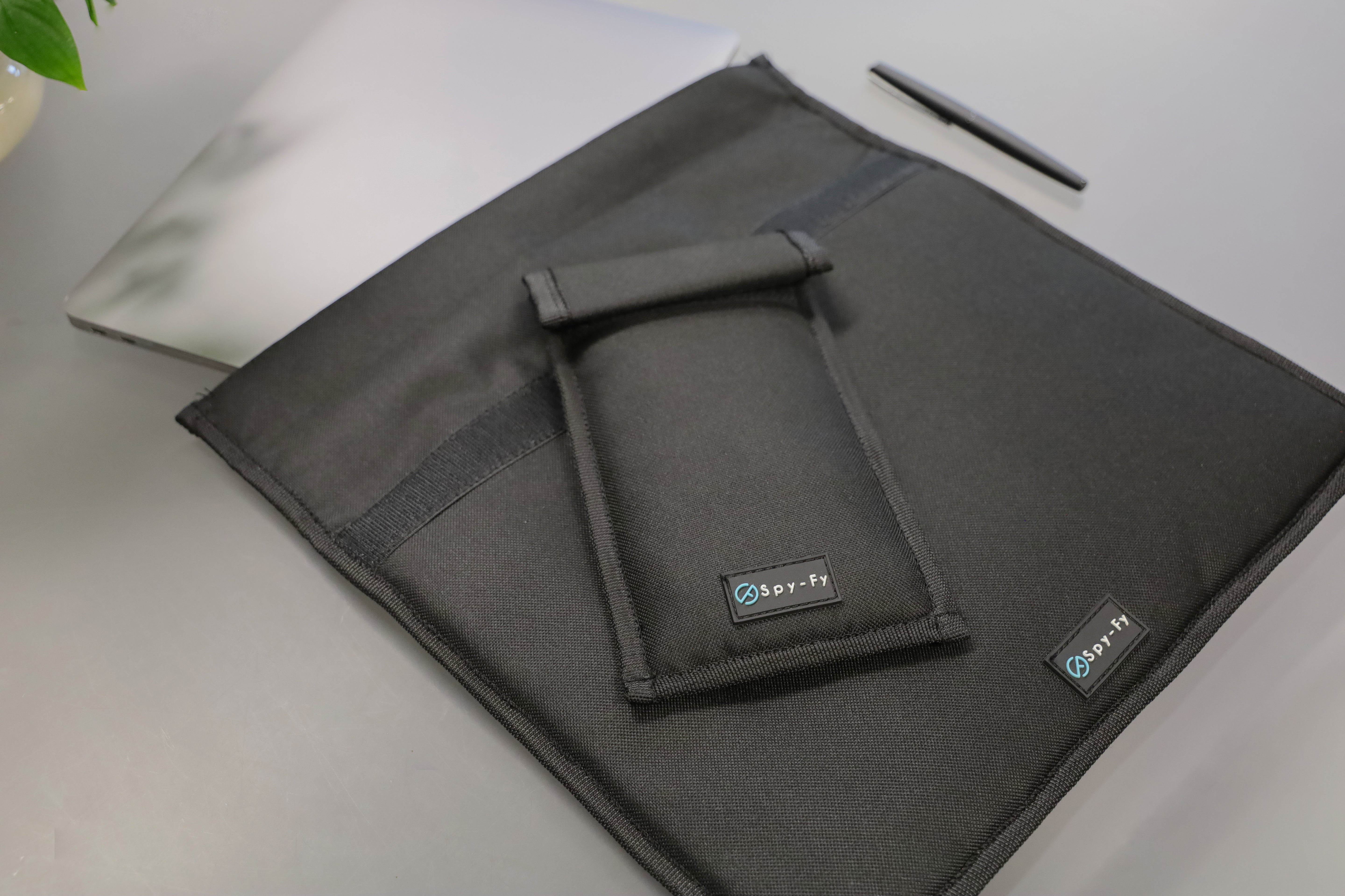 Faraday bag in use – blocks WiFi 5G GPS and Bluetooth