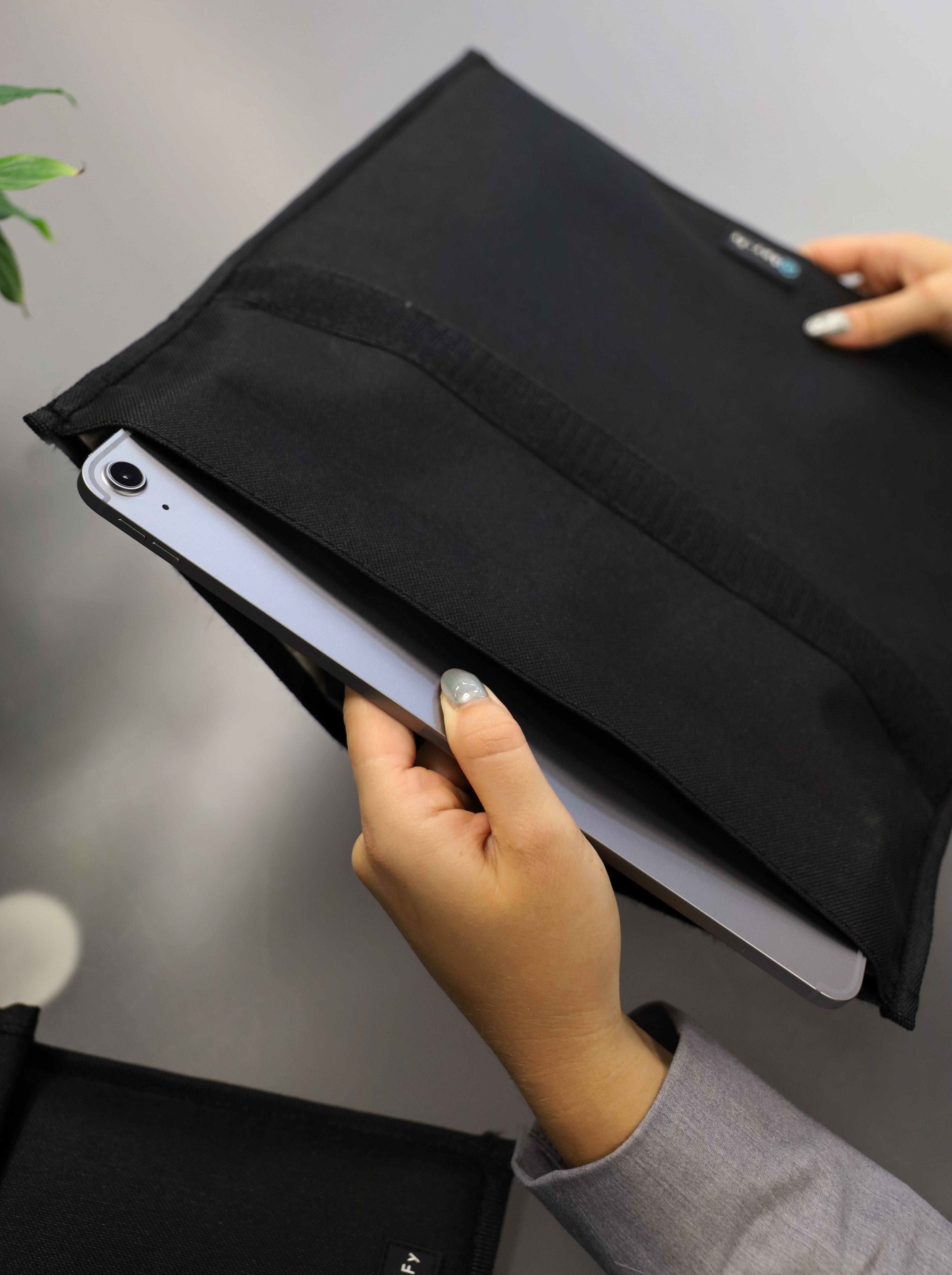 Faraday bag open – faraday pouch for phone and laptop