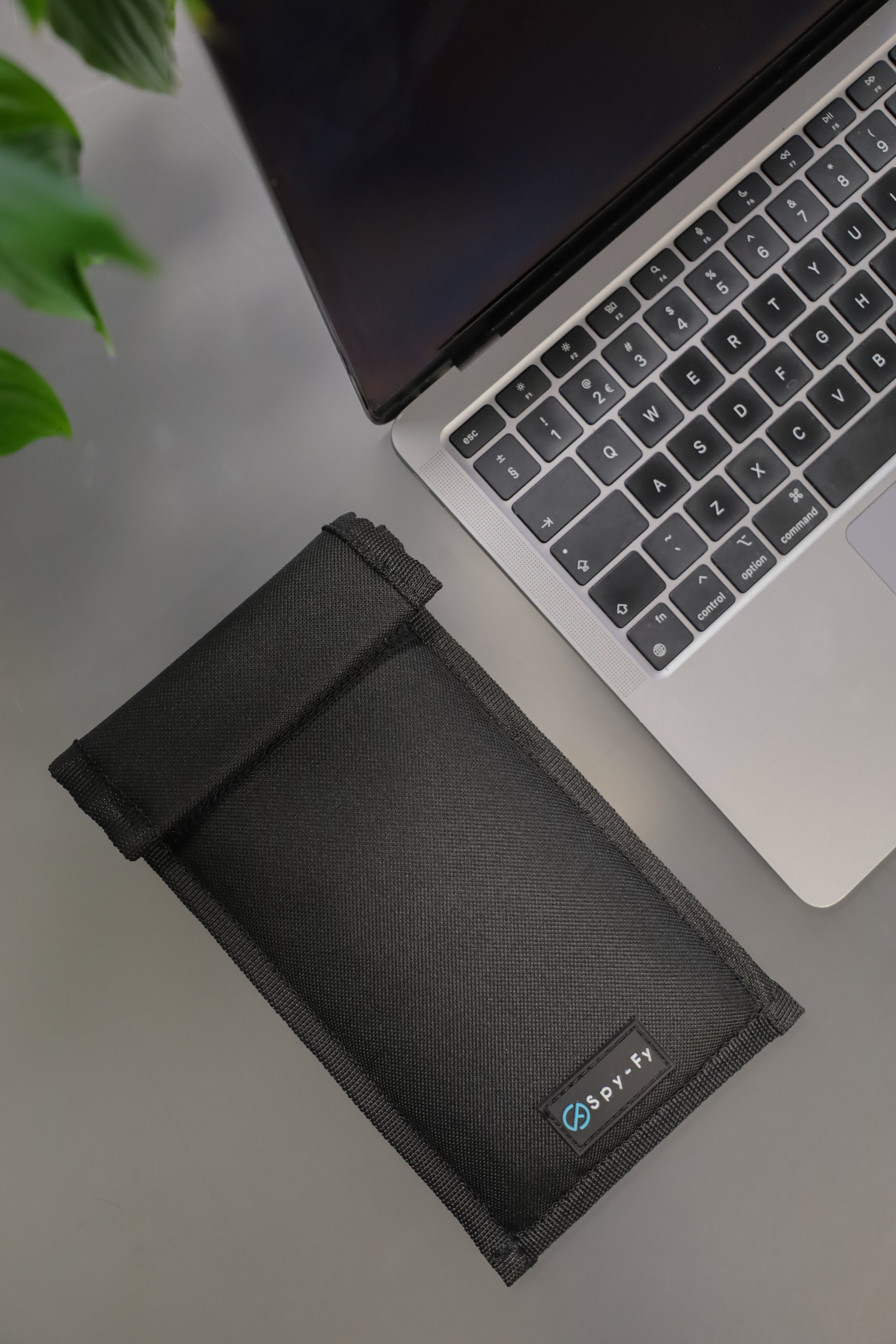 Portable faraday bag – lightweight and durable signal blocker